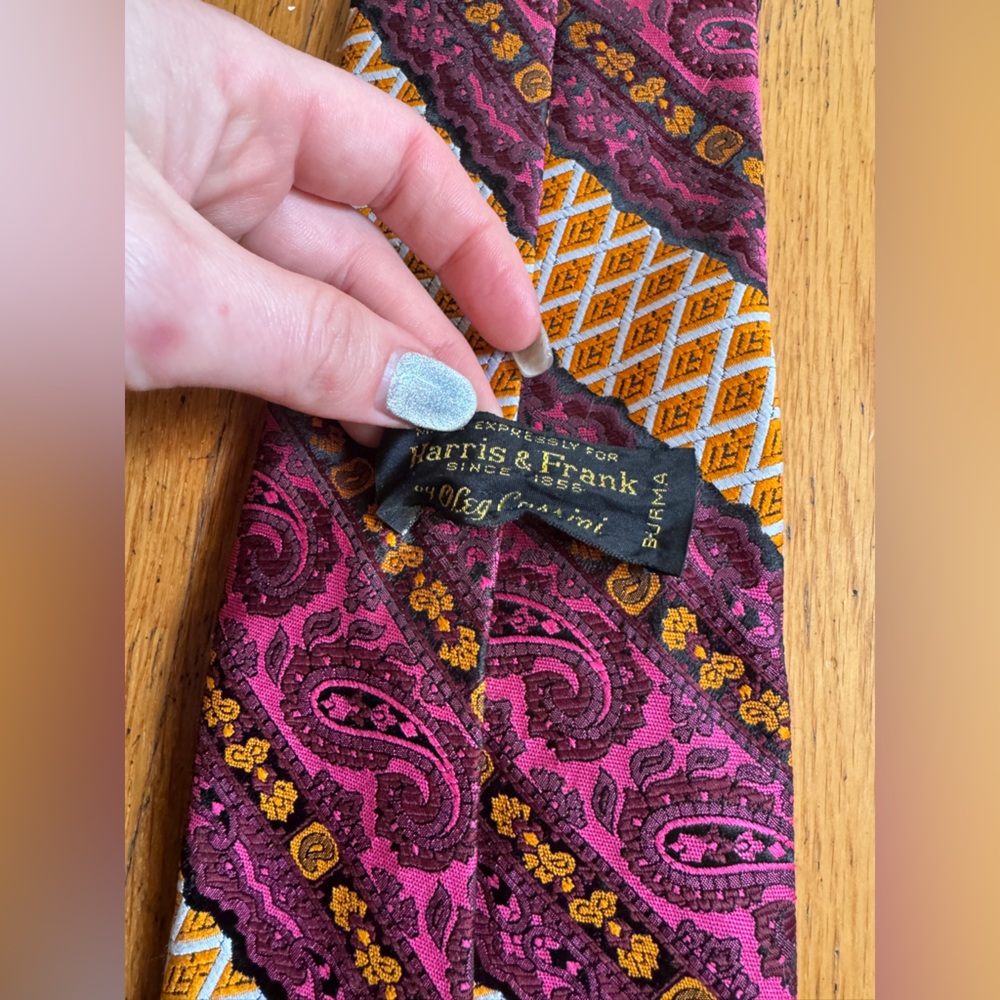 70s Vintage Oleg Cassini for Harris and Frank Yellow and Pink Paisley Silk Tie - Picture 4 of 6
